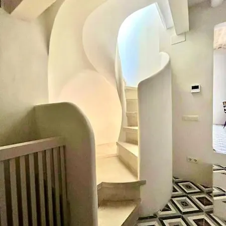 Huge Whole House Old Town 시체스